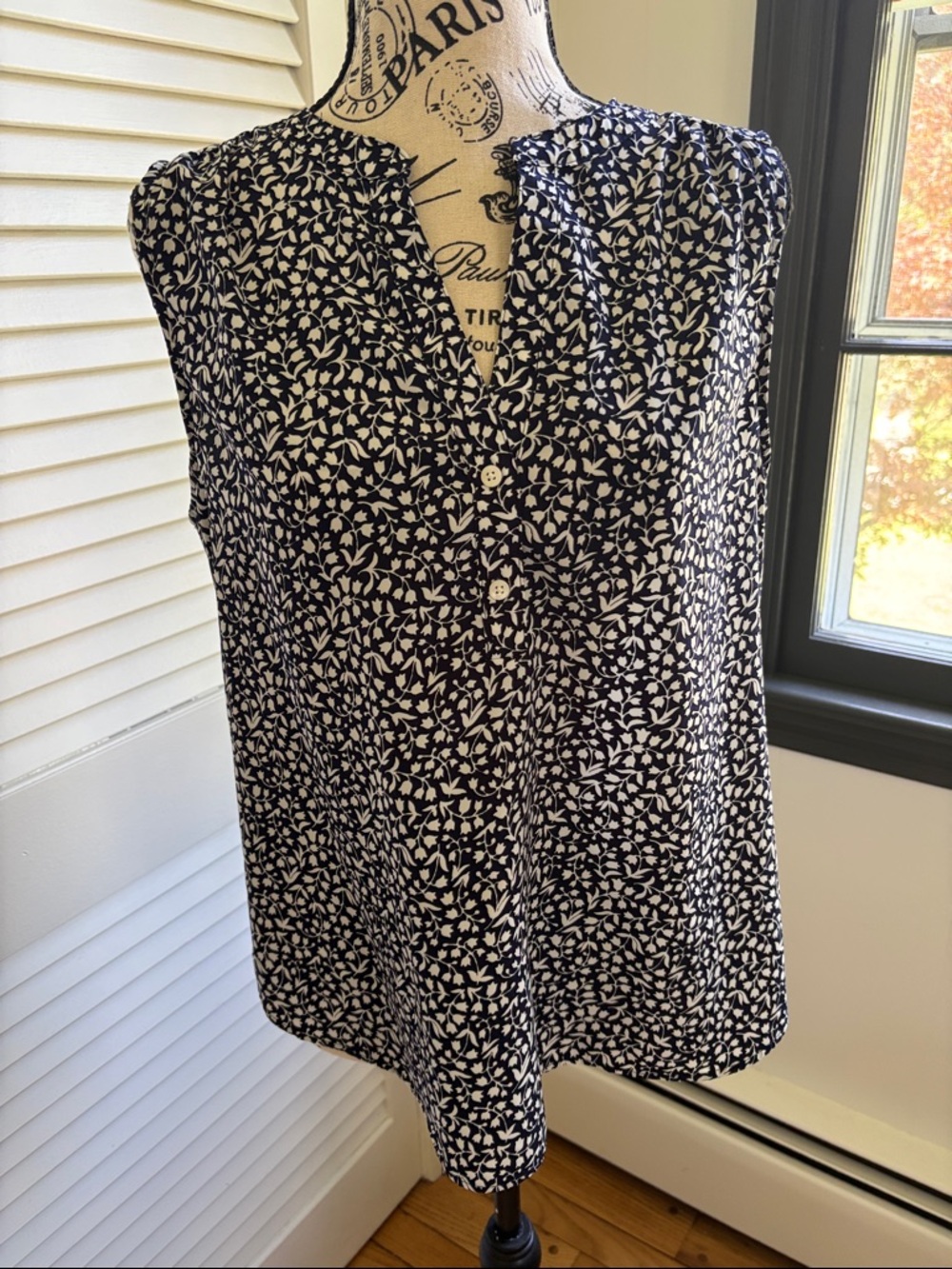 J. Crew Sleeveless Navy and White Printed V-Neck Top Like New M